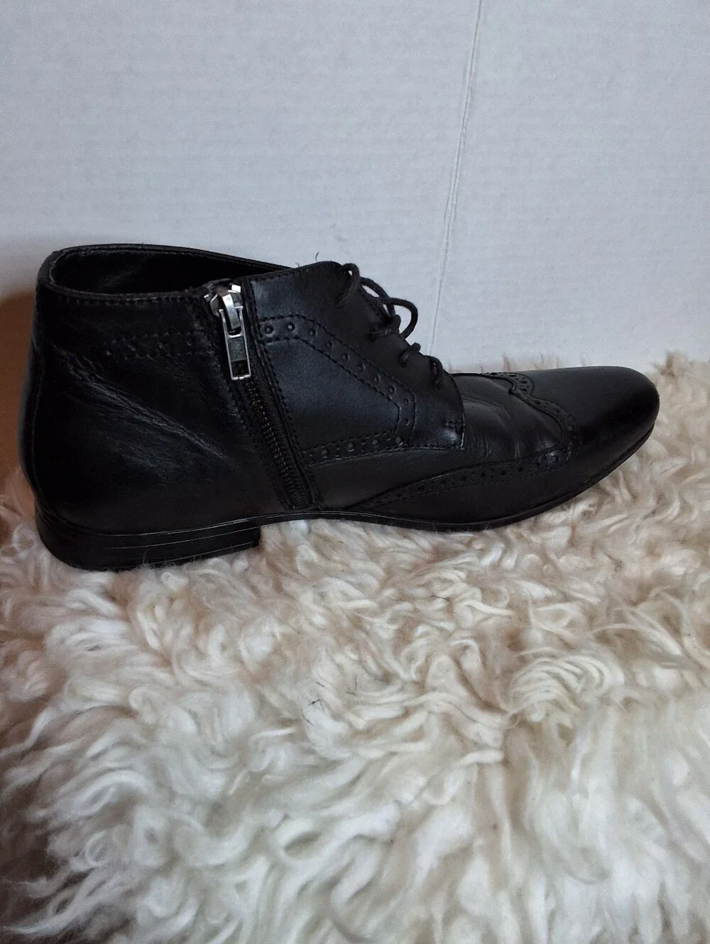 GUESS Men’s 8.5 Black Leather Wingtip Brogue Ankle Boots Lace Up9 Zip